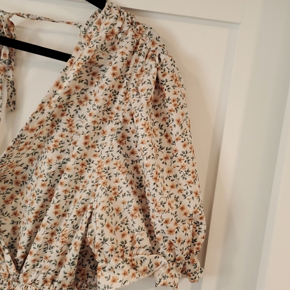 Flowy print dress w/puff ruffle sleeves, open back w/ tie detail - Picture 3 of 4